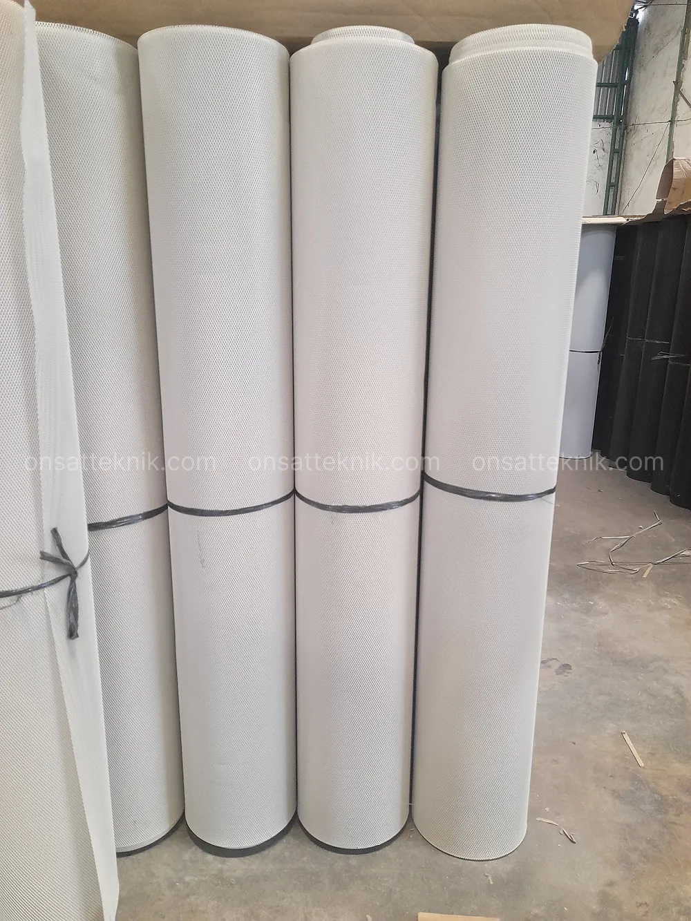 Gulungan expanded metal hasil powder coating warna putih di workshop Onsat Teknik